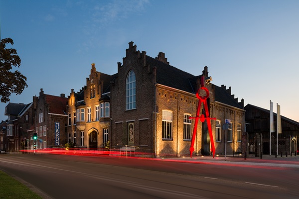 Cuypershuis by night